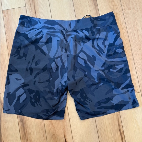 Patagonia Men's Navy Camo Board Shorts - Picture 1 of 6